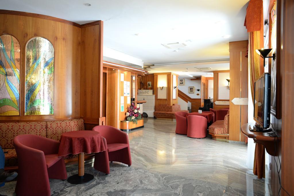 Hotel Posta Comano Terme Buitenkant foto